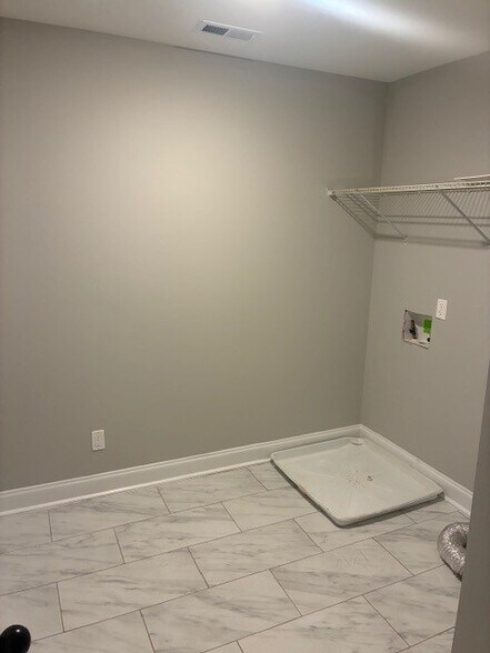 Building Photo - 744 Gracey Ave