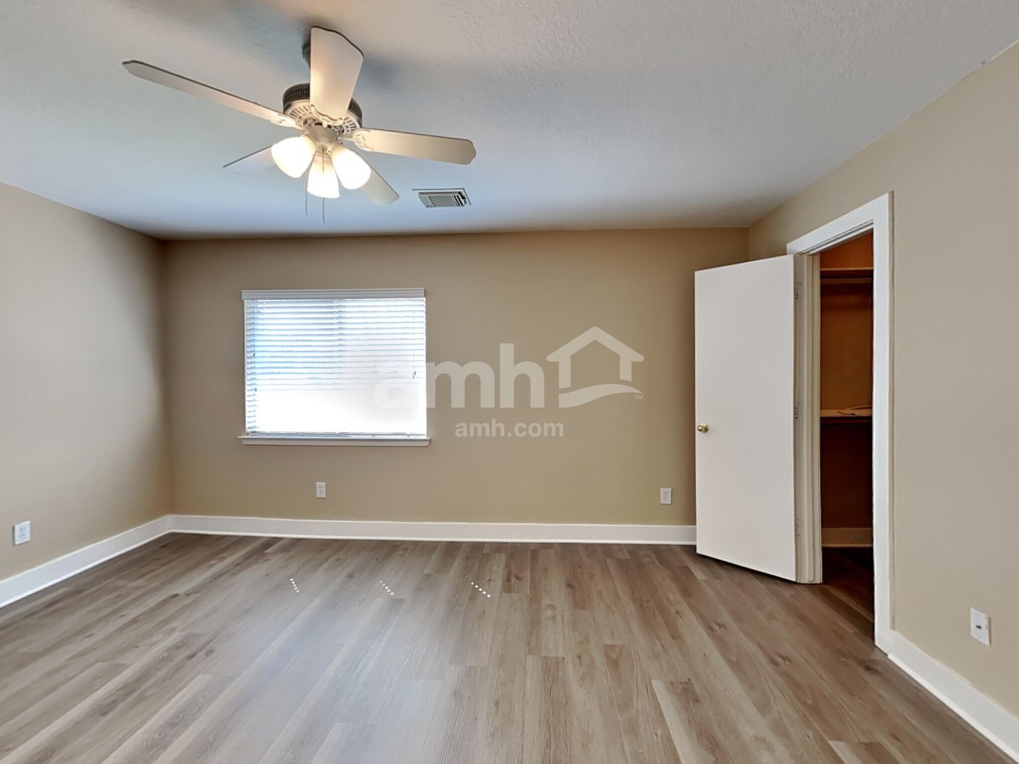 Building Photo - 802 Dragonfly Dr