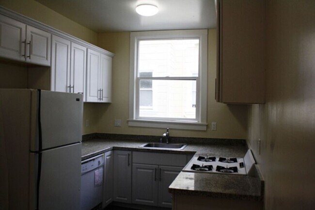 Building Photo - 3155 Broderick St