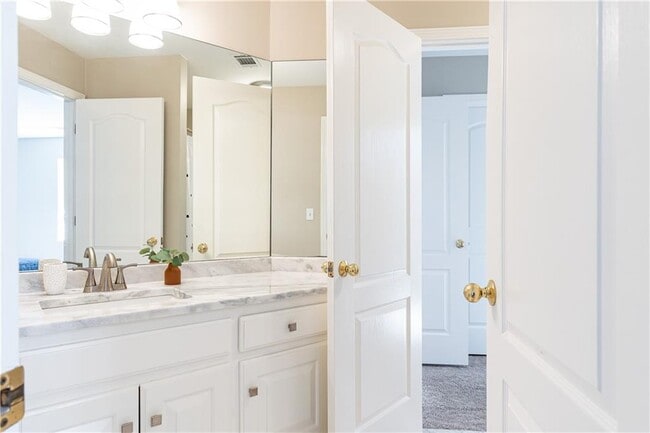 Building Photo - 9360 Nesbit Lakes Dr