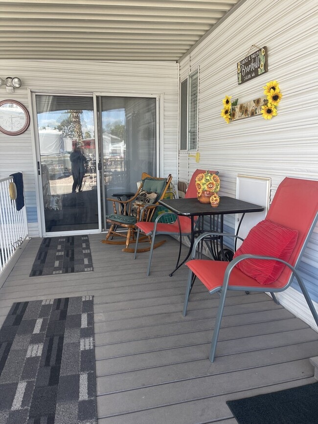 Building Photo - 580 Clarence