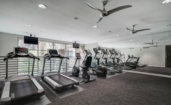 Building Photo - 1701 E Colter St