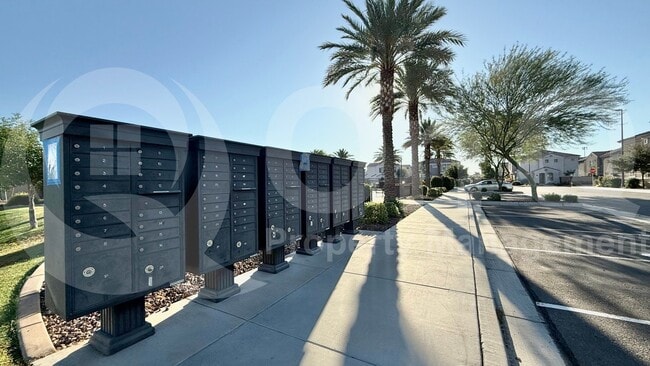 Building Photo - 708 N Bay Dr