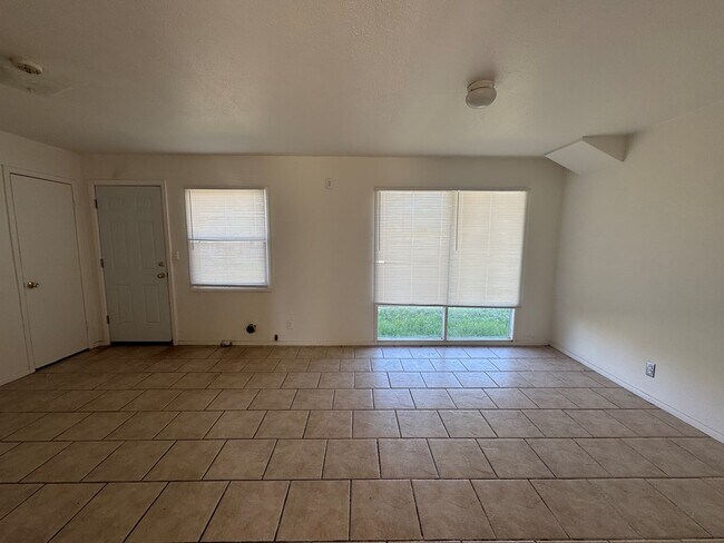Building Photo - 3107 Merrill Ave
