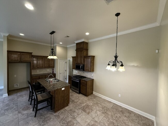 Building Photo - Charming 3 Bedroom Home in Willowbrook Sub...