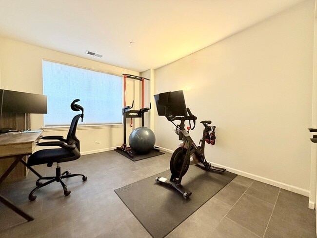 Building Photo - 362 Broadmoor Ln