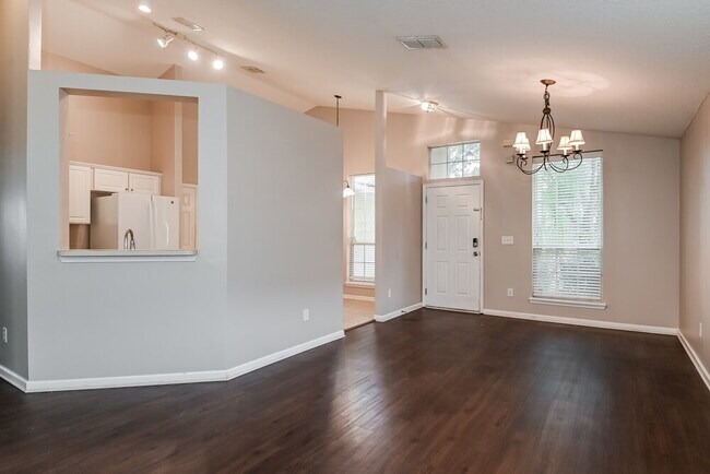 Building Photo - 2112 S Cranbrook Ave