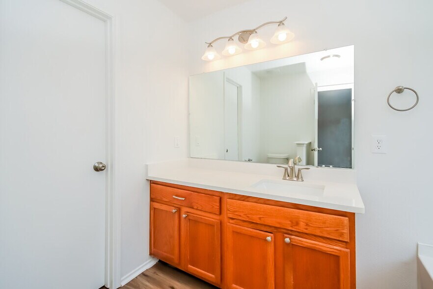 Building Photo - 302 Glencarry Trail