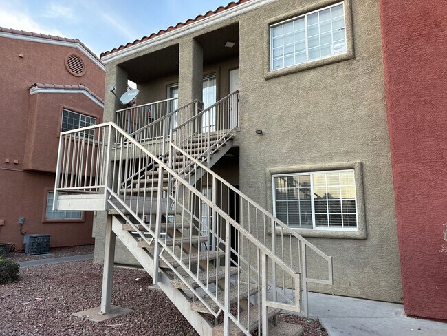 Building Photo - Upgraded 3 bedroom!
