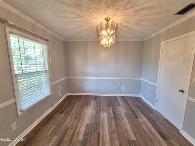 Building Photo - 2512 W 27th St