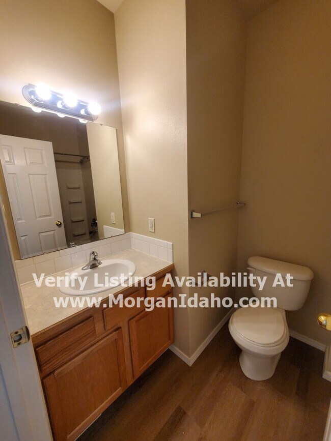 Building Photo - 2-car garage, mowing included, convenientl...