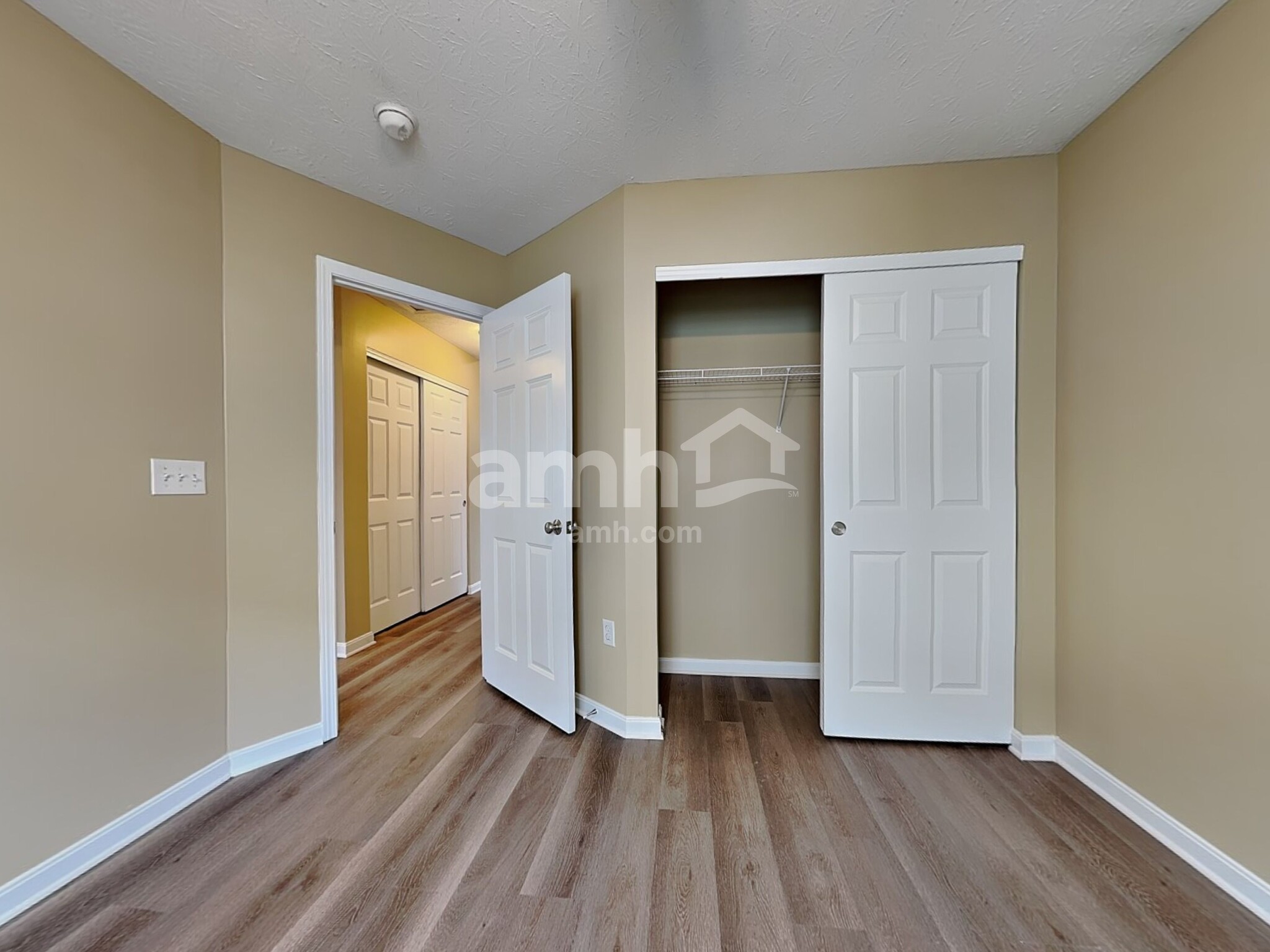 Building Photo - 469 Hennepin Dr