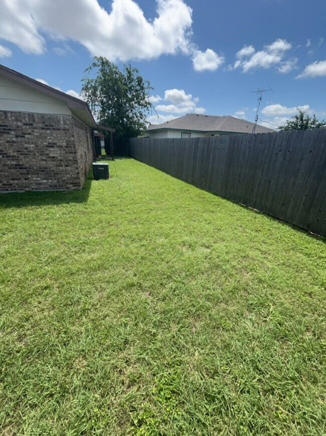Building Photo - 1601 Windward Dr