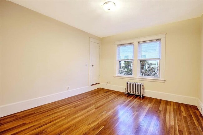 Building Photo - 127 Evergreen St