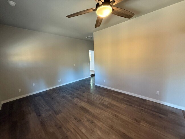 Building Photo - 1330-1334 SW 8th Ave Triplex/crema102-626