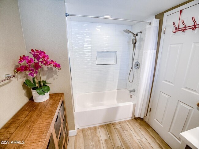 Building Photo - 2301 N 81st Pl