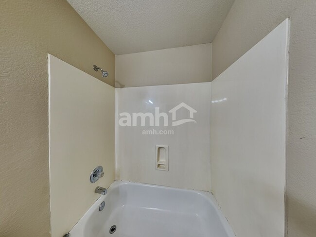 Building Photo - 2467 E Peach Tree Dr