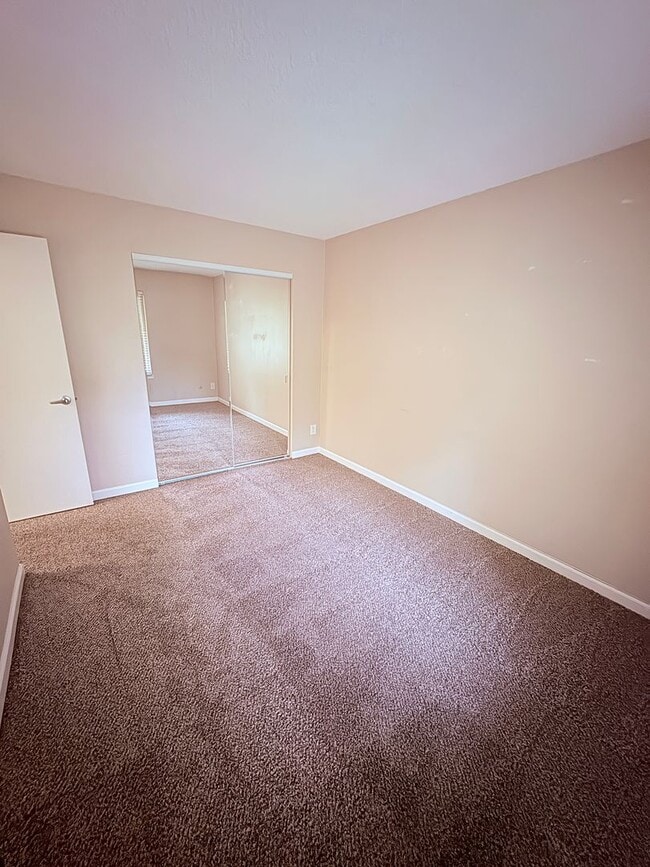 Building Photo - 5959 Vía Casitas