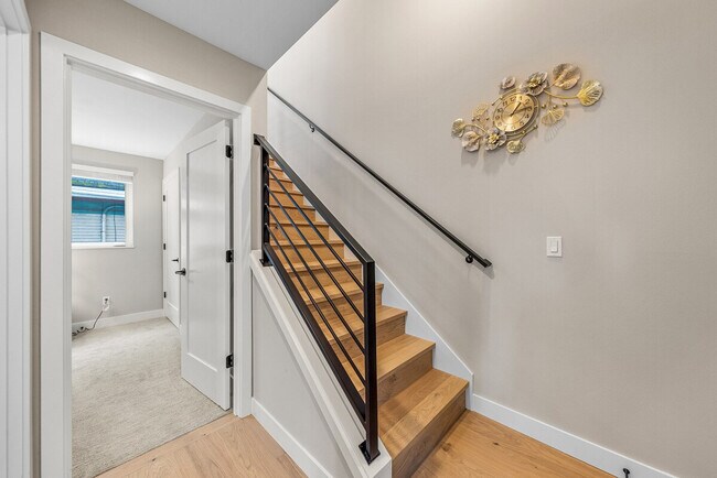 Building Photo - 305 18th Ave