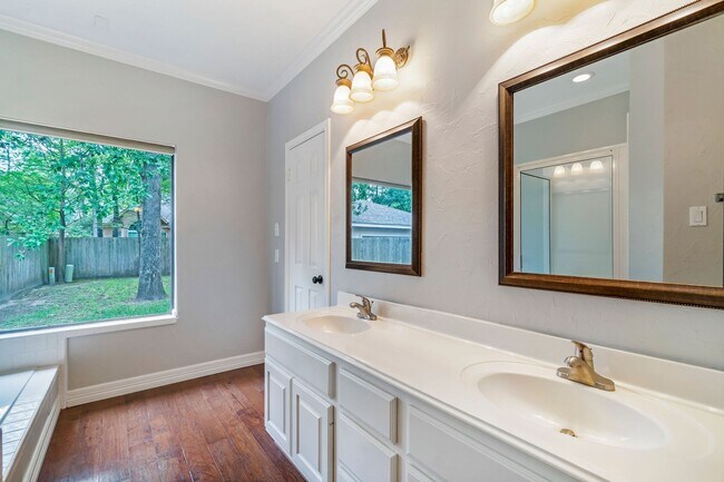 Building Photo - 31 N Duskwood Pl