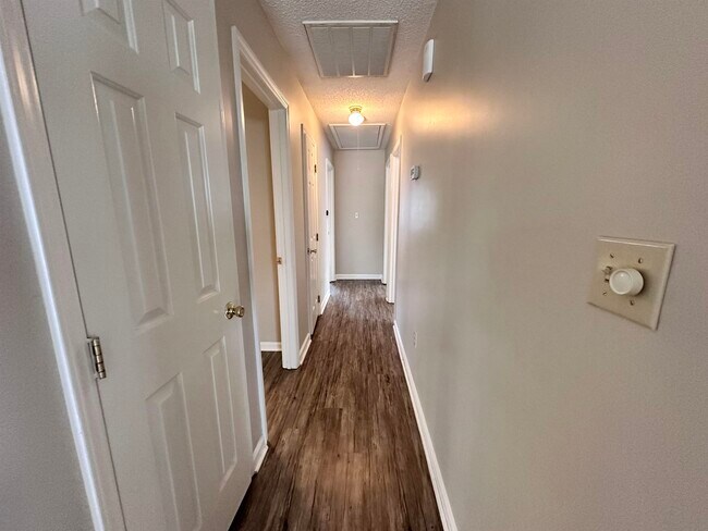 Building Photo - 6536 Valene Ct