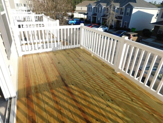 Building Photo - Location, Location, Location!!