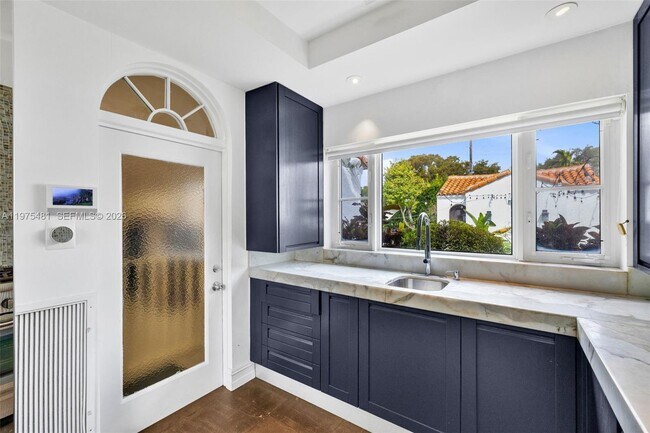 Building Photo - 113 NE 101st St