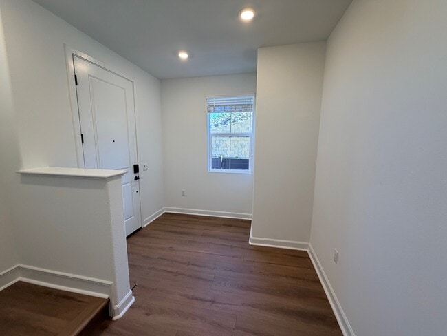 Building Photo - 470 Caliper Wy