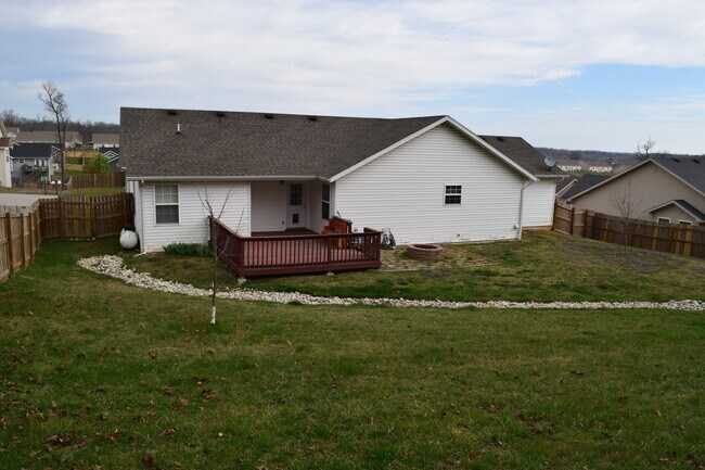 Building Photo - Located in the popular Woodland Hills Subd...