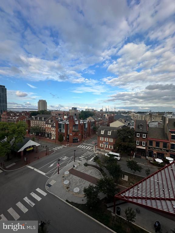 Building Photo - 200-10-210 Lombard St