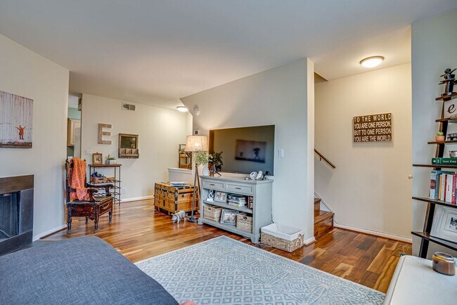 Building Photo - 2 Level Condo Near Shirlington