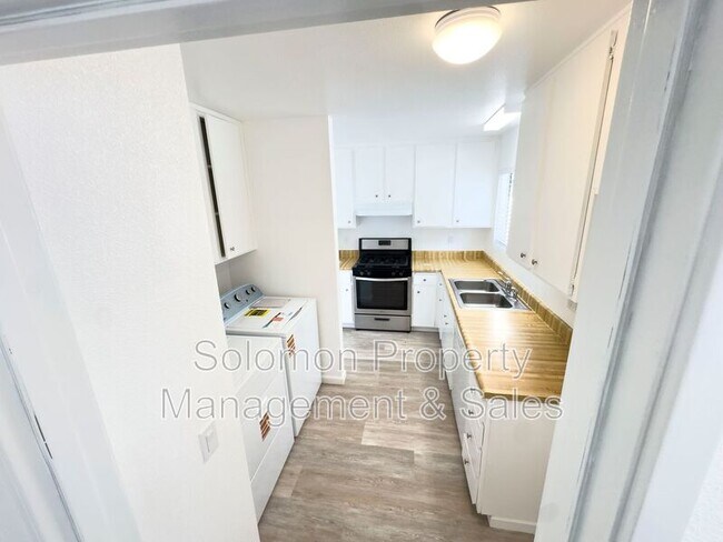 Building Photo - 4825 Northerly St