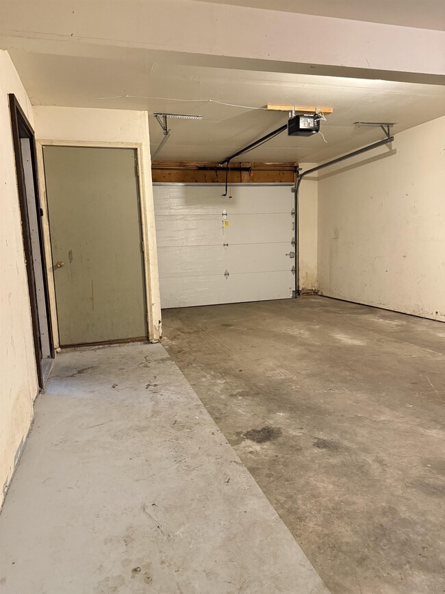 Building Photo - 2939 Traceway Dr