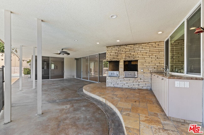 Building Photo - 10421 Beckford Ave