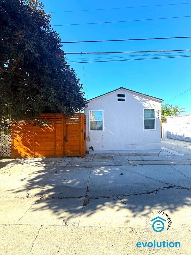 Building Photo - 4064 Laverne Pl