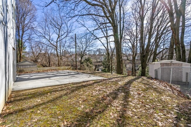 Building Photo - Newly Renovated 3 Bed/2.5 Bath Home - Cent...