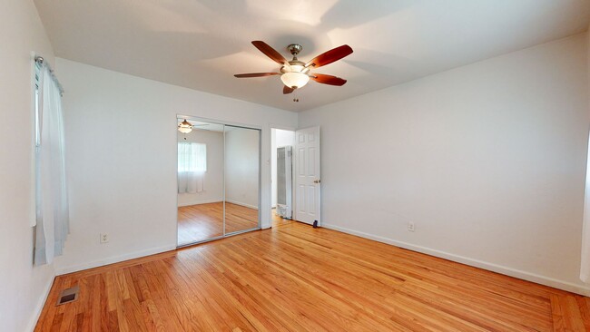 Building Photo - Spacious 2 Bedroom 1 Bathroom Available In...