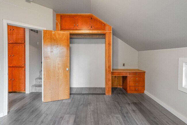 Building Photo - Beautifully Renovated 4-Bedroom Farmhouse on Large Corner Lot in the Heart of Sublimity - Water/S...