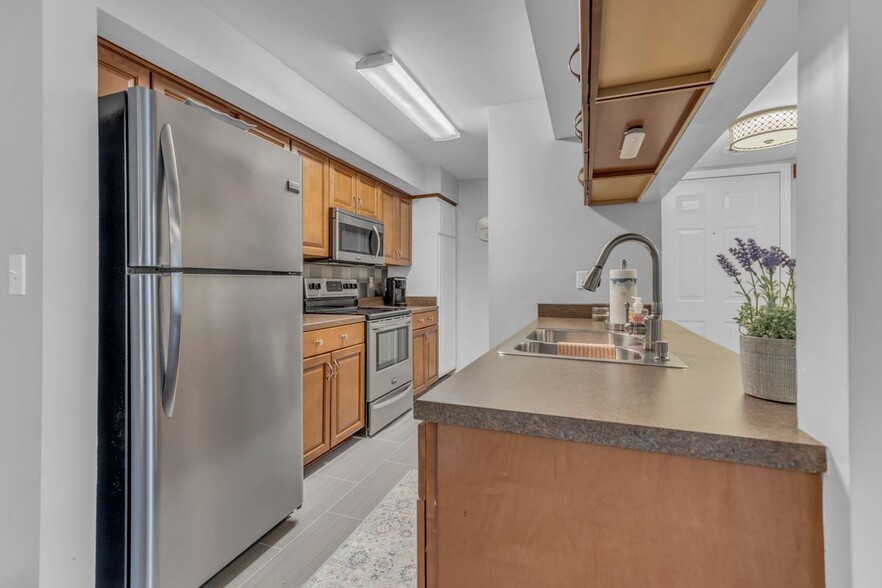 Building Photo - 283 Hillsboro Pl