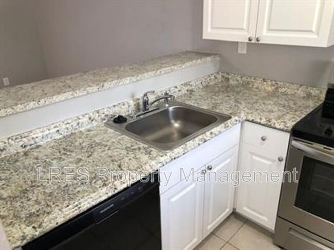 Building Photo - 139 Scottsdale Square