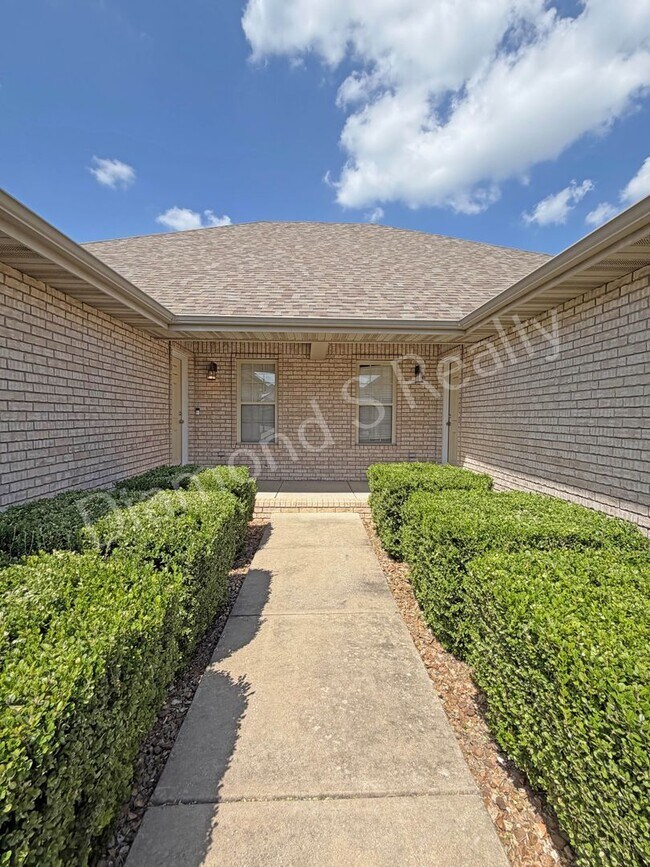 Building Photo - 1331 W Sackett St