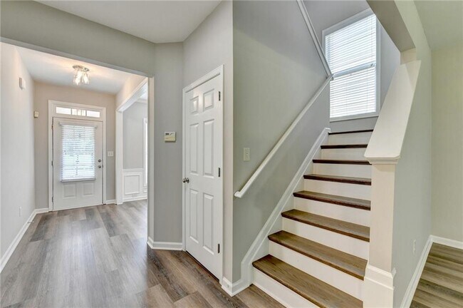 Building Photo - 2208 Staunton Dr NW