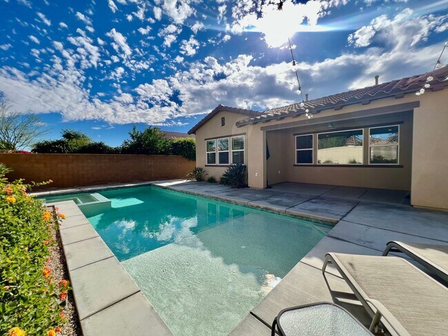 Building Photo - AVAILABLE NOW!! STUNNING 4 Bed/ 3.5 Bath POOL HOME in La Quinta!