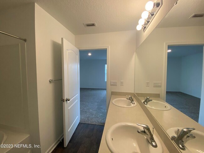 Building Photo - 2773 Oak Stream Dr
