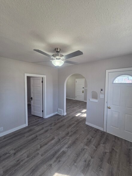 Building Photo - 290 Lyon St