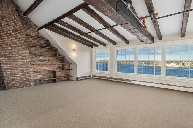 Building Photo - 205 Market St