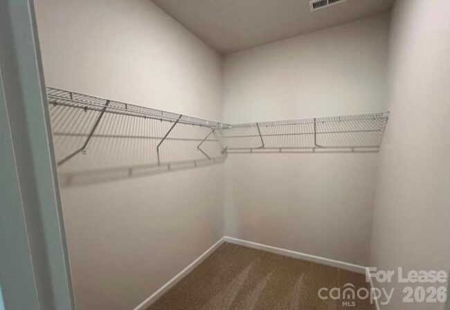 Building Photo - 1924 Vanderlyn St