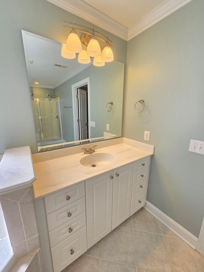 Building Photo - TOWNHOMES AT HOLLY GLEN - Gorgeous townhom...