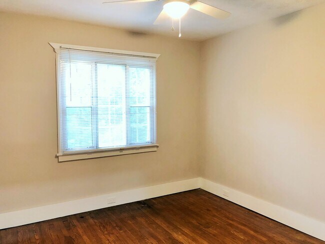 Building Photo - 4039 Kingston Pike