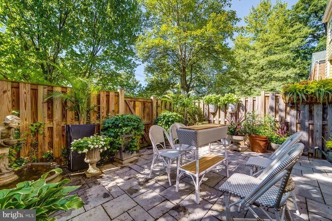 Building Photo - 8 Carriage House Cir